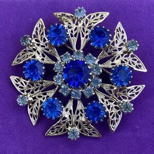 💛 Vintage Celebrity NY Blue Crystal Statement Brooch | Glam Filigree Design